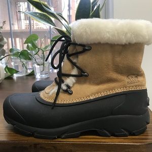 Size 10 Women’s Sorel Angel Lace Winter Boot